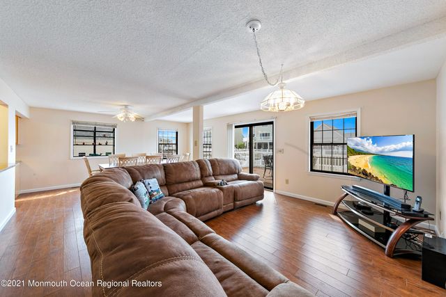 31 Peggy Lane, Manahawkin, NJ 08050