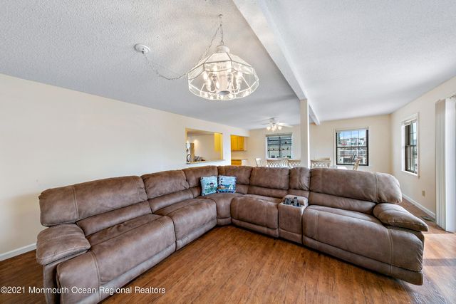 31 Peggy Lane, Manahawkin, NJ 08050