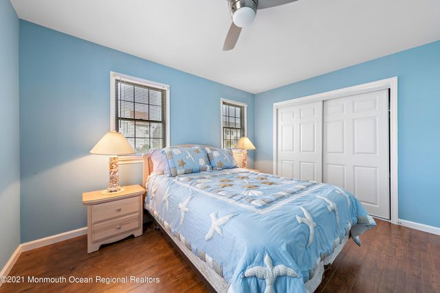 31 Peggy Lane, Manahawkin, NJ 08050