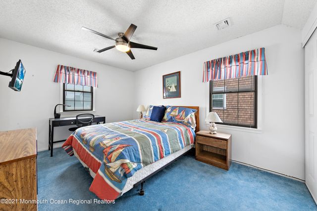 31 Peggy Lane, Manahawkin, NJ 08050