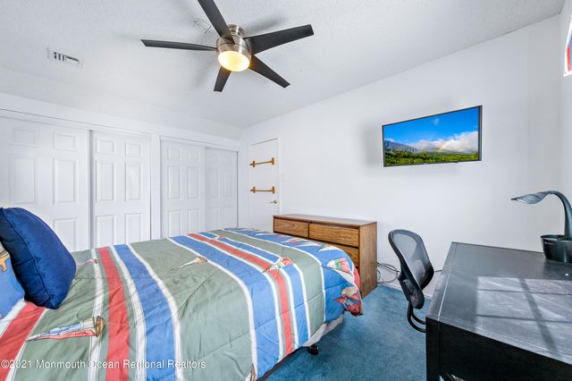 31 Peggy Lane, Manahawkin, NJ 08050