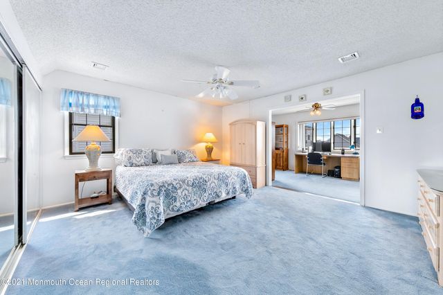 31 Peggy Lane, Manahawkin, NJ 08050