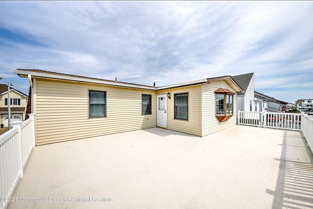 31 Peggy Lane, Manahawkin, NJ 08050