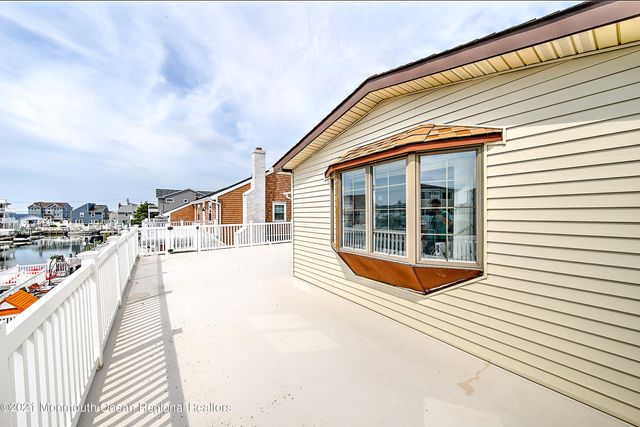 31 Peggy Lane, Manahawkin, NJ 08050
