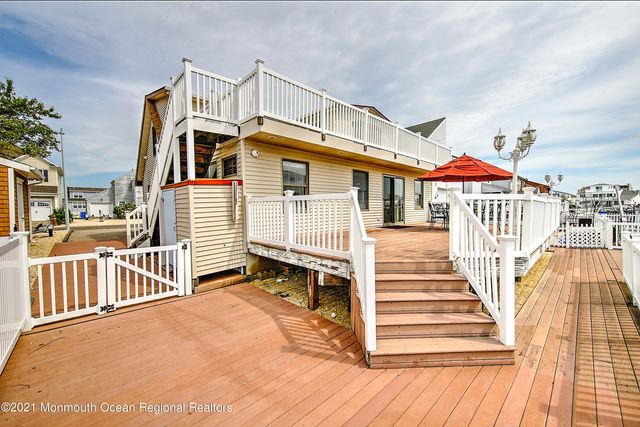 31 Peggy Lane, Manahawkin, NJ 08050