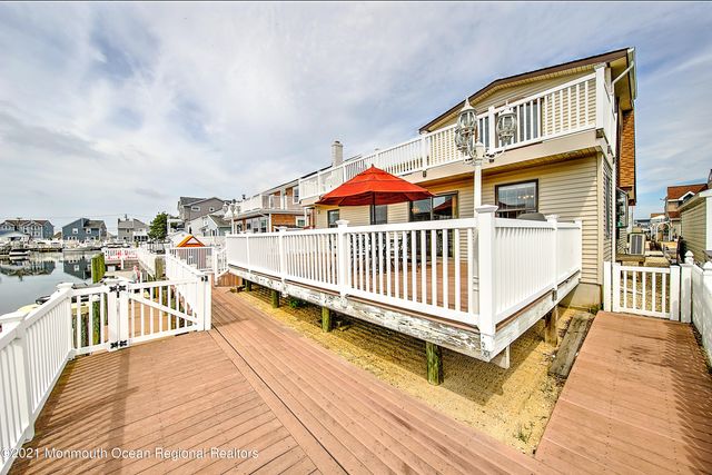 31 Peggy Lane, Manahawkin, NJ 08050