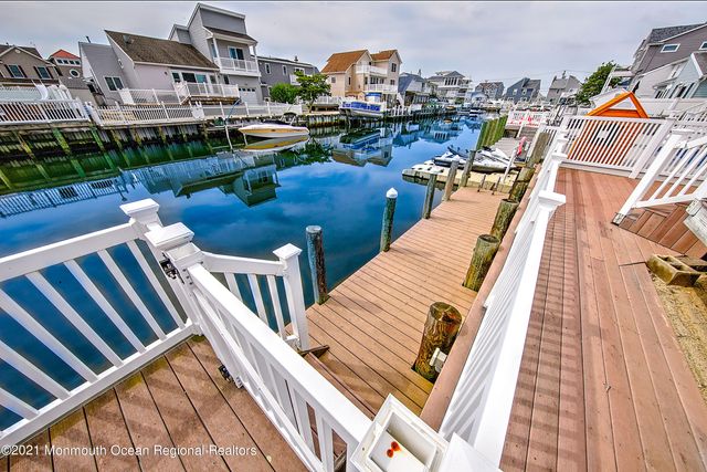 31 Peggy Lane, Manahawkin, NJ 08050