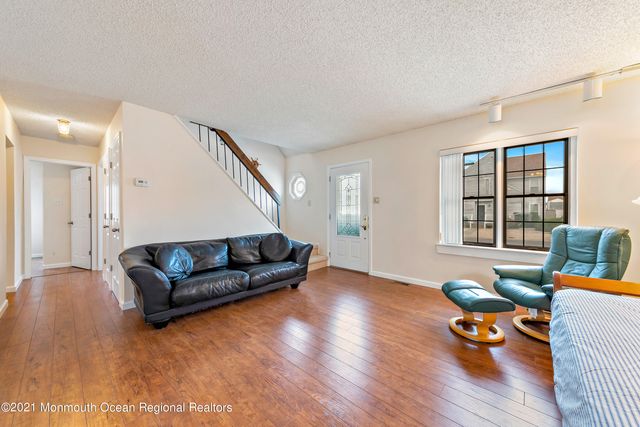 31 Peggy Lane, Manahawkin, NJ 08050