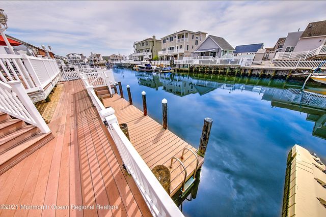 31 Peggy Lane, Manahawkin, NJ 08050