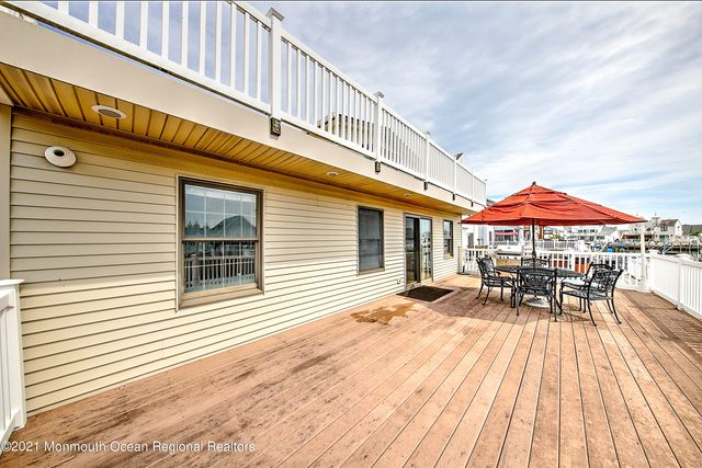31 Peggy Lane, Manahawkin, NJ 08050