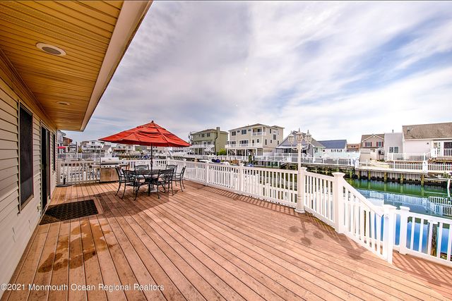 31 Peggy Lane, Manahawkin, NJ 08050