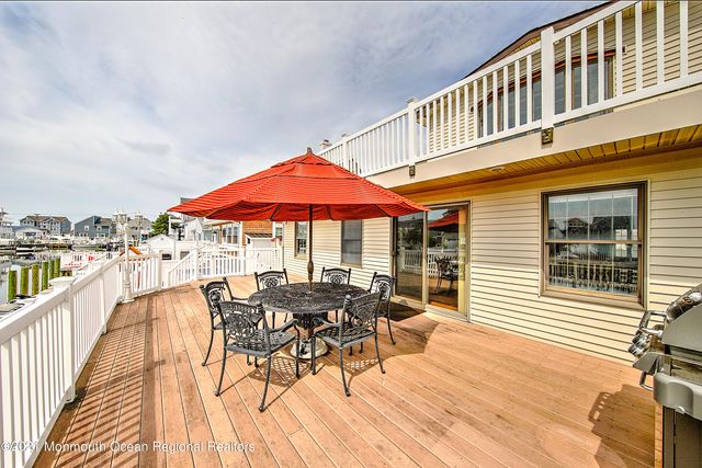 31 Peggy Lane, Manahawkin, NJ 08050
