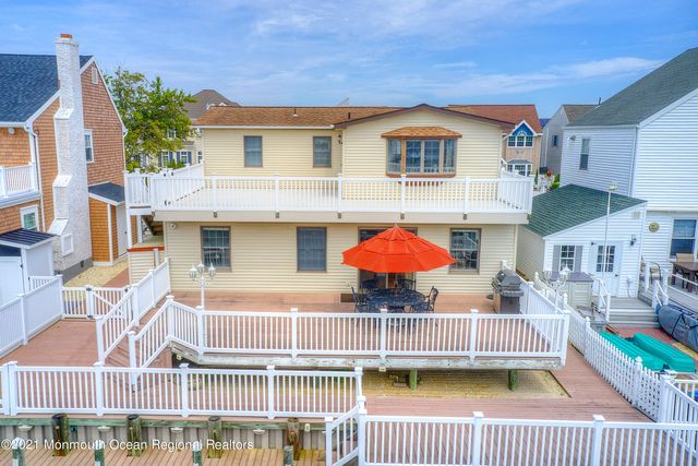 31 Peggy Lane, Manahawkin, NJ 08050
