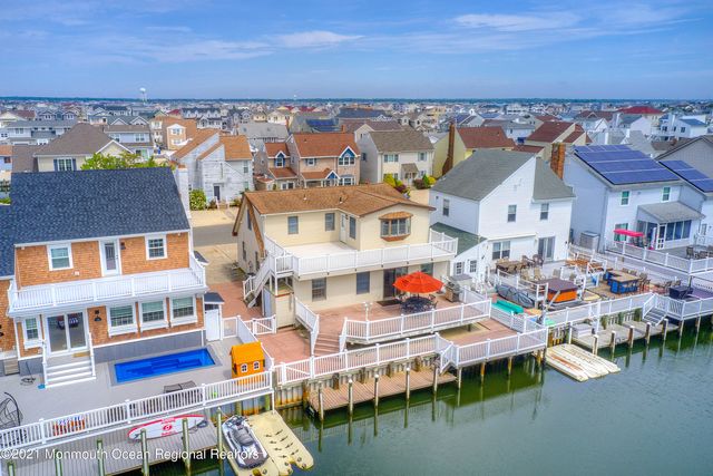 31 Peggy Lane, Manahawkin, NJ 08050
