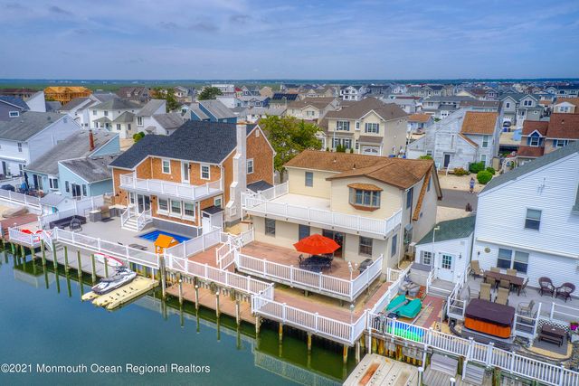 31 Peggy Lane, Manahawkin, NJ 08050