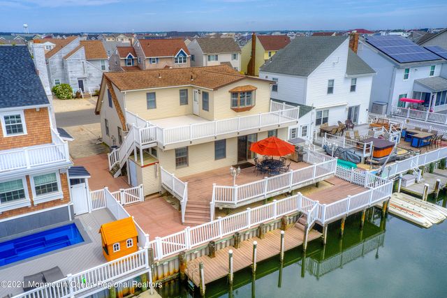 31 Peggy Lane, Manahawkin, NJ 08050