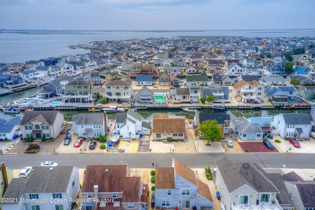 31 Peggy Lane, Manahawkin, NJ 08050