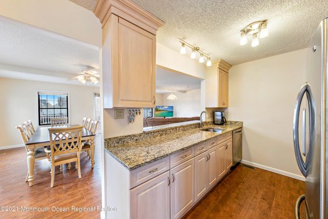 31 Peggy Lane, Manahawkin, NJ 08050