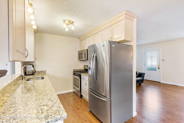 31 Peggy Lane, Manahawkin, NJ 08050