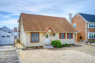 31 Peggy Lane, Manahawkin, NJ 08050