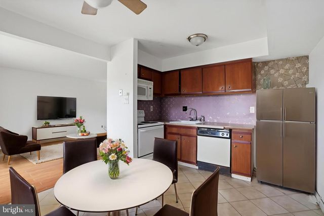 2 BELFAST DR, North Wales, PA 19454