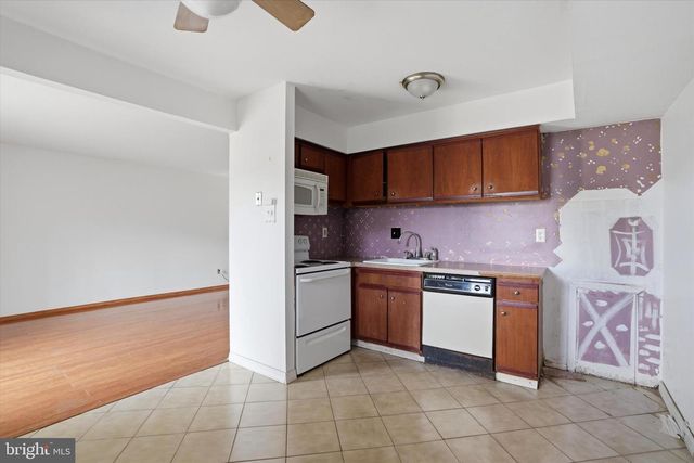 2 BELFAST DR, North Wales, PA 19454