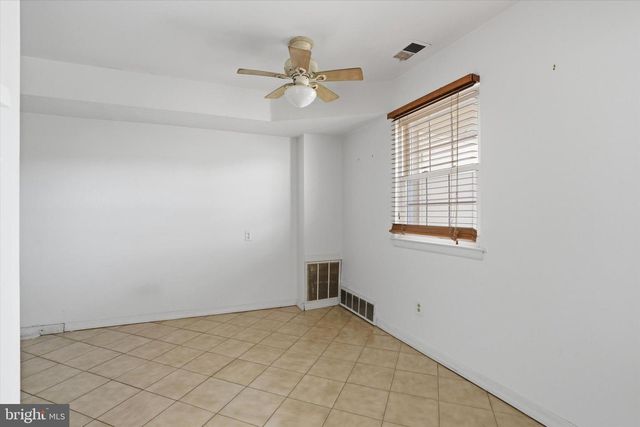 2 BELFAST DR, North Wales, PA 19454