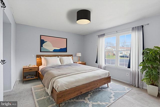 2 BELFAST DR, North Wales, PA 19454