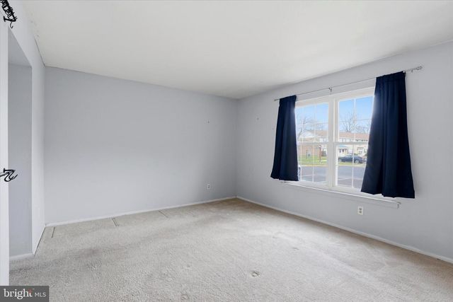 2 BELFAST DR, North Wales, PA 19454