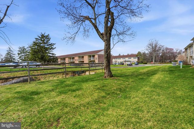 2 BELFAST DR, North Wales, PA 19454