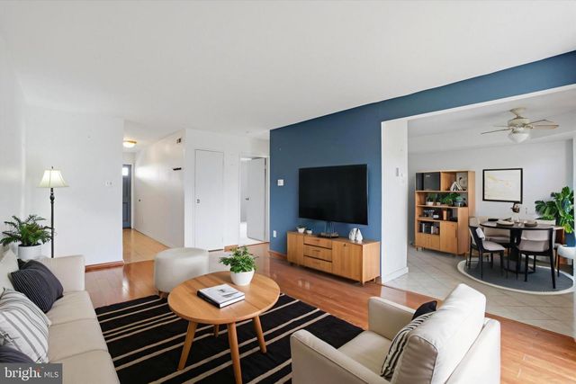 2 BELFAST DR, North Wales, PA 19454