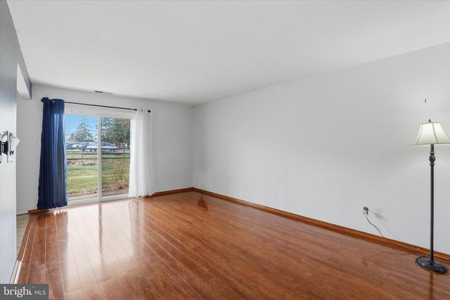 2 BELFAST DR, North Wales, PA 19454