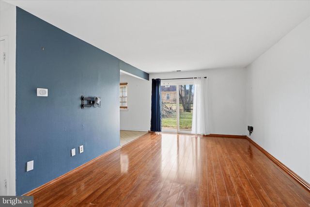 2 BELFAST DR, North Wales, PA 19454