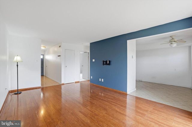 2 BELFAST DR, North Wales, PA 19454