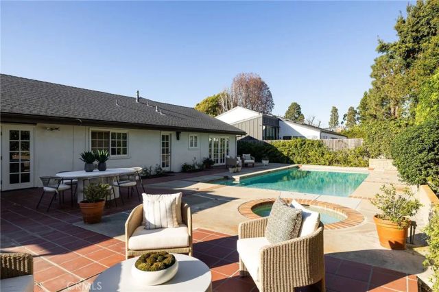 1430 Lincoln, Newport Beach, CA 92660