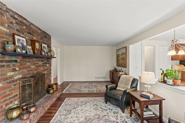 354 Ramada Drive, Upper St Clair, PA 15241