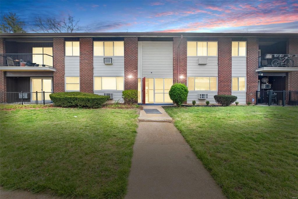 7411 Sieloff Drive H, Hazelwood, MO 63042