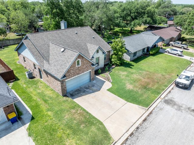 1338 Donovan ST, Gonzales, TX 78629
