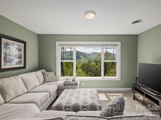 43 Galax Lane, Black Mountain, NC 28711