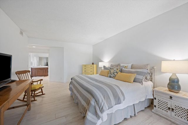 11875 Pebblewood Drive 201, Wellington, FL 33414
