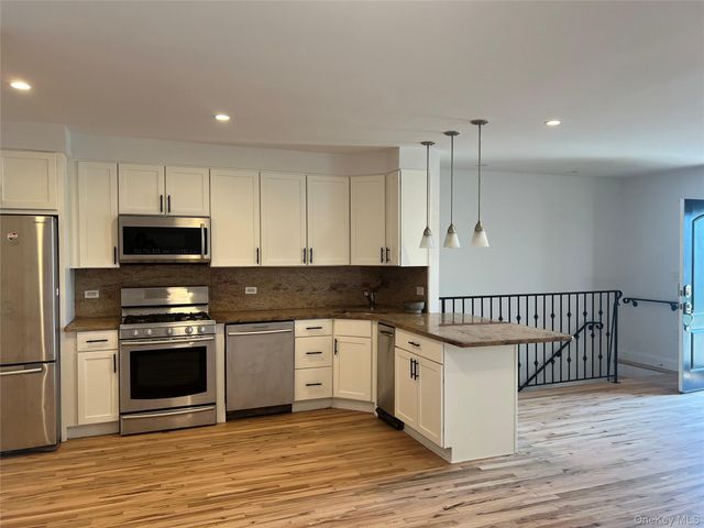 10008 Shore Front Parkway 20A, Rockaway Park, NY 11694