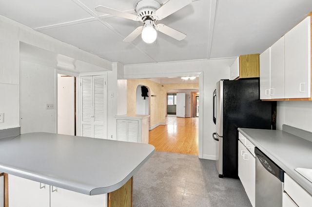 85 Pine St, Swampscott, MA 01907
