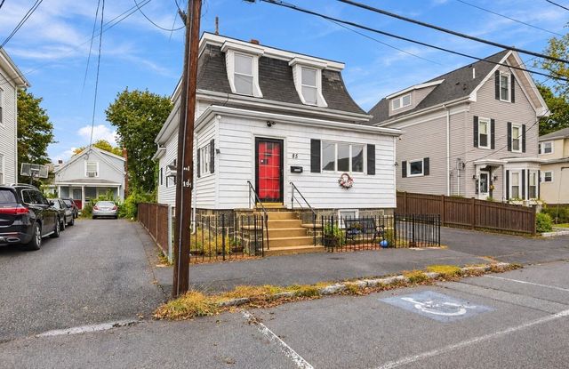 85 Pine St, Swampscott, MA 01907