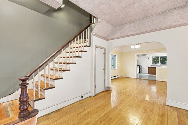 85 Pine St, Swampscott, MA 01907