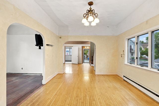 85 Pine St, Swampscott, MA 01907
