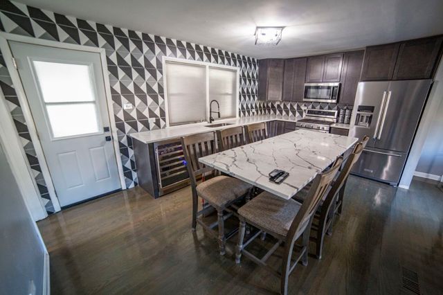 5543 W 83rd Street, Burbank, IL 60459