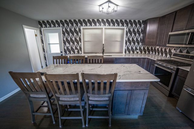 5543 W 83rd Street, Burbank, IL 60459