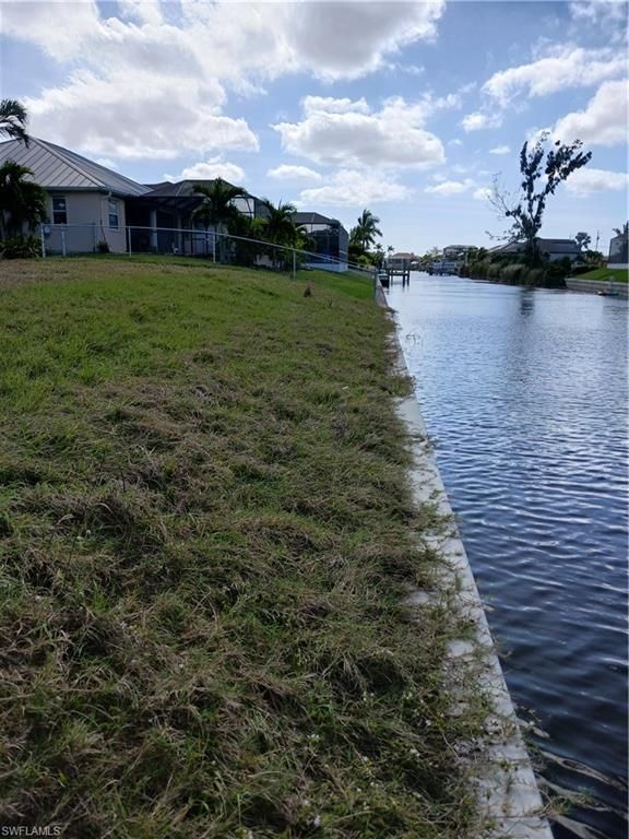 Image 3 of property listing at 2708 SW 17th AVE, Cape Coral, FL 33914