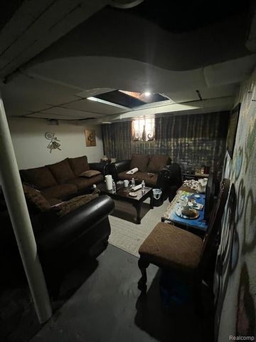 7457 Kendal Street, Dearborn, MI 48126