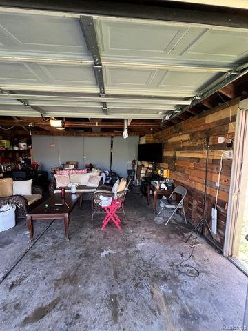 7457 Kendal Street, Dearborn, MI 48126